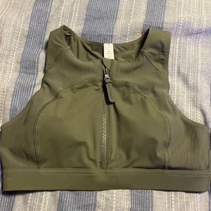 Lululemon train to beach top